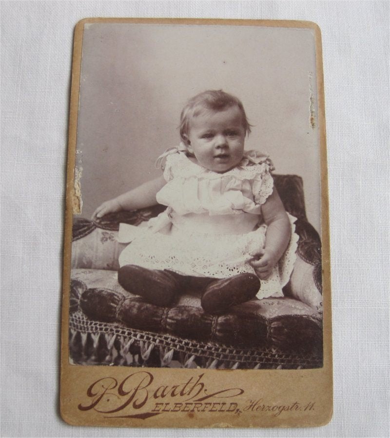 Antieke foto - CDV - meisje in wit jurkje, Ophalen of Verzenden