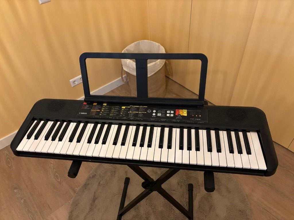 Keyboard Yamaha PSR-F52, Muziek en Instrumenten, Ophalen, Zo goed als nieuw, 61 toetsen, Yamaha