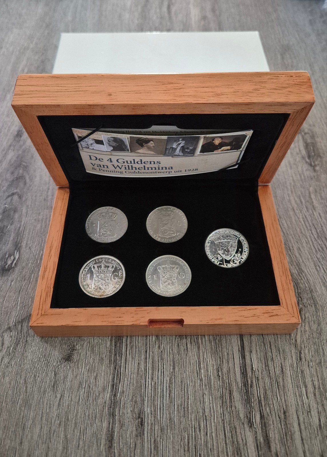 De 4 Guldens van Wilhelmina + Penning Guldenontwerp 1928, Verzenden, Zilver