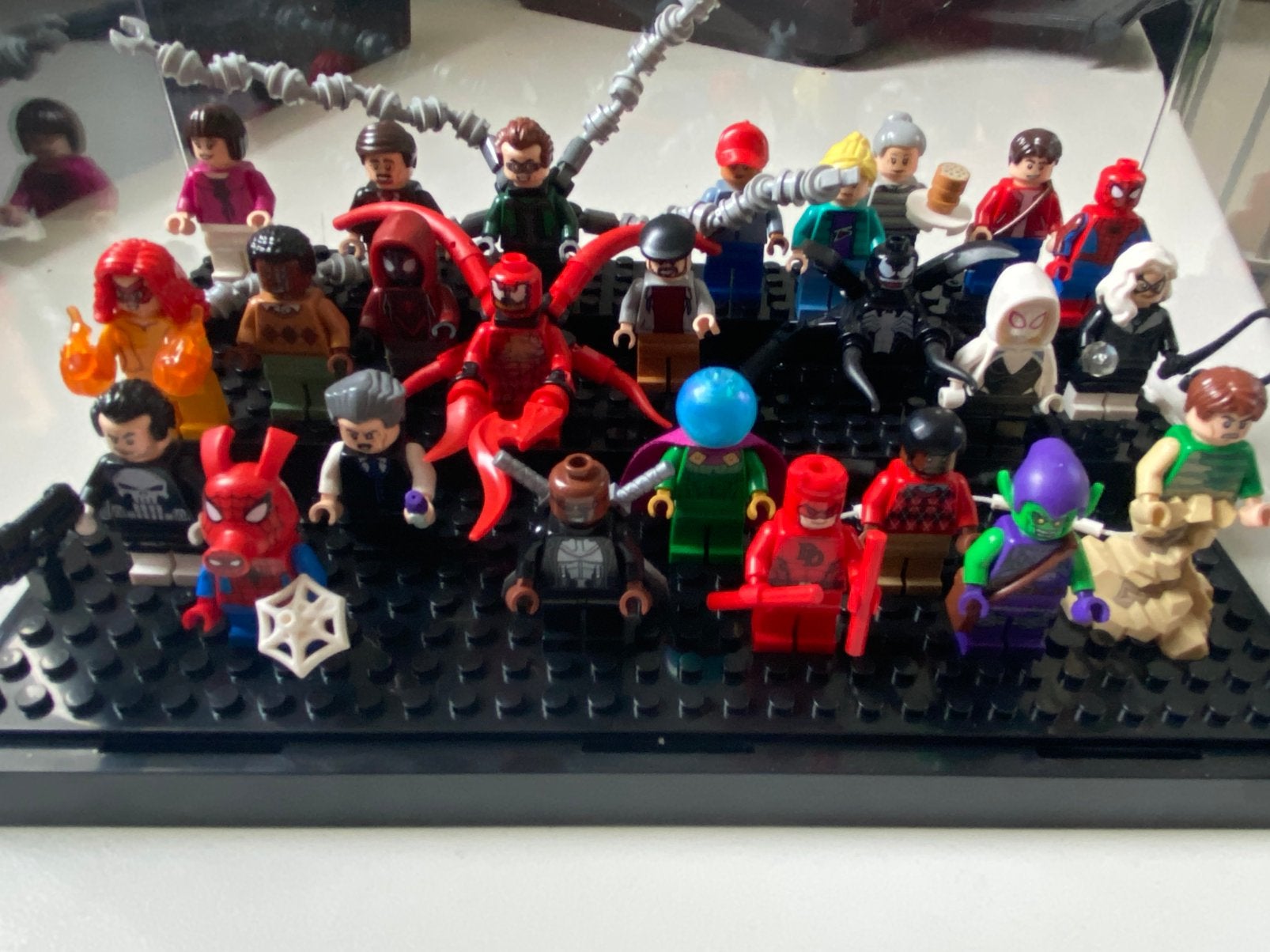 Lego 25 minifiguren uit Daily Bugle set 76178, Inclusief minifiguren, Marvel, Lego, Ophalen of Verzenden
