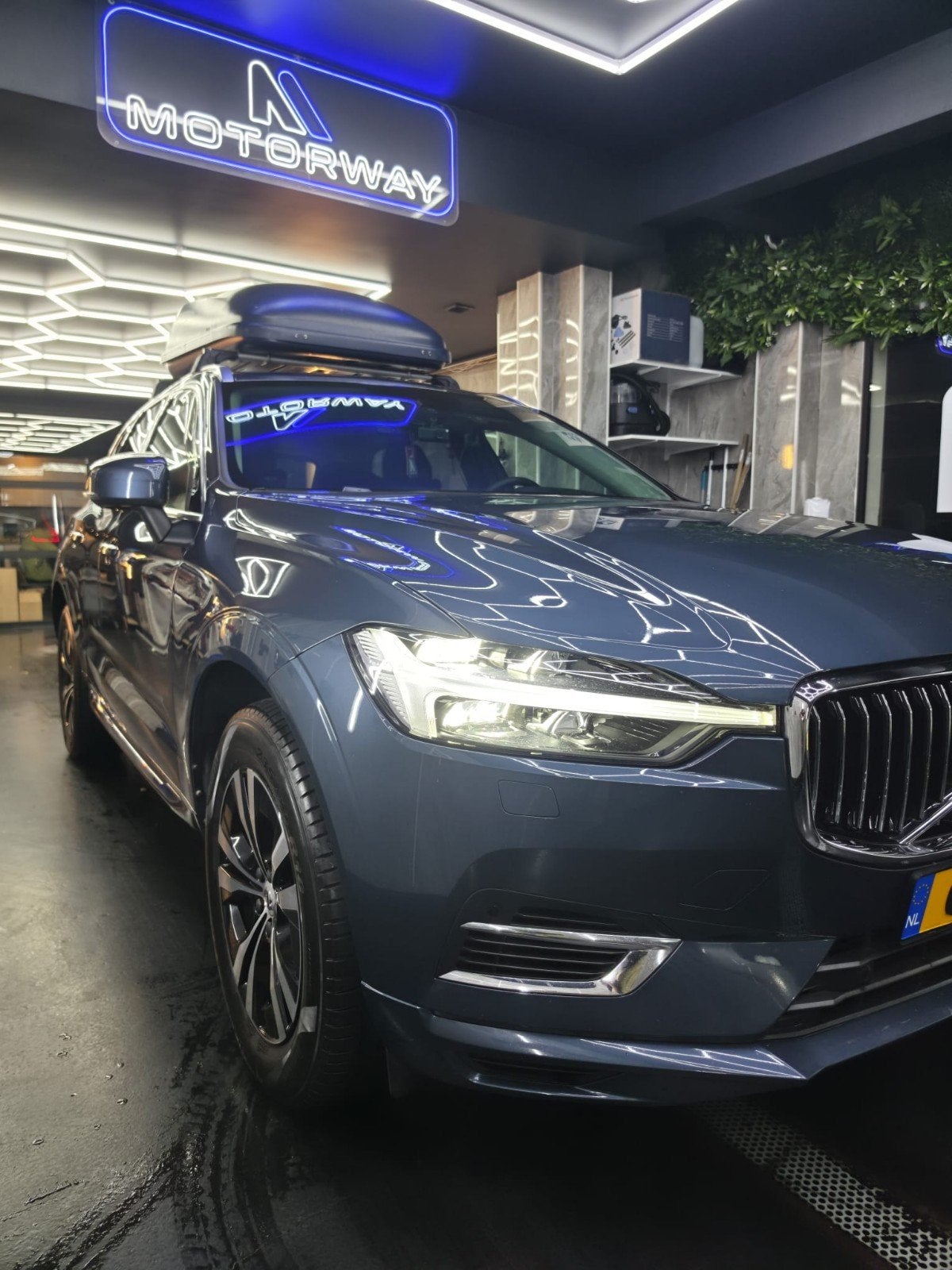 Volvo XC60 T8 Twin Engine 390pk Geartronic AWD 2021 Blauw, Auto's, Automaat, Zwart, 2069 kg, 1969 cc