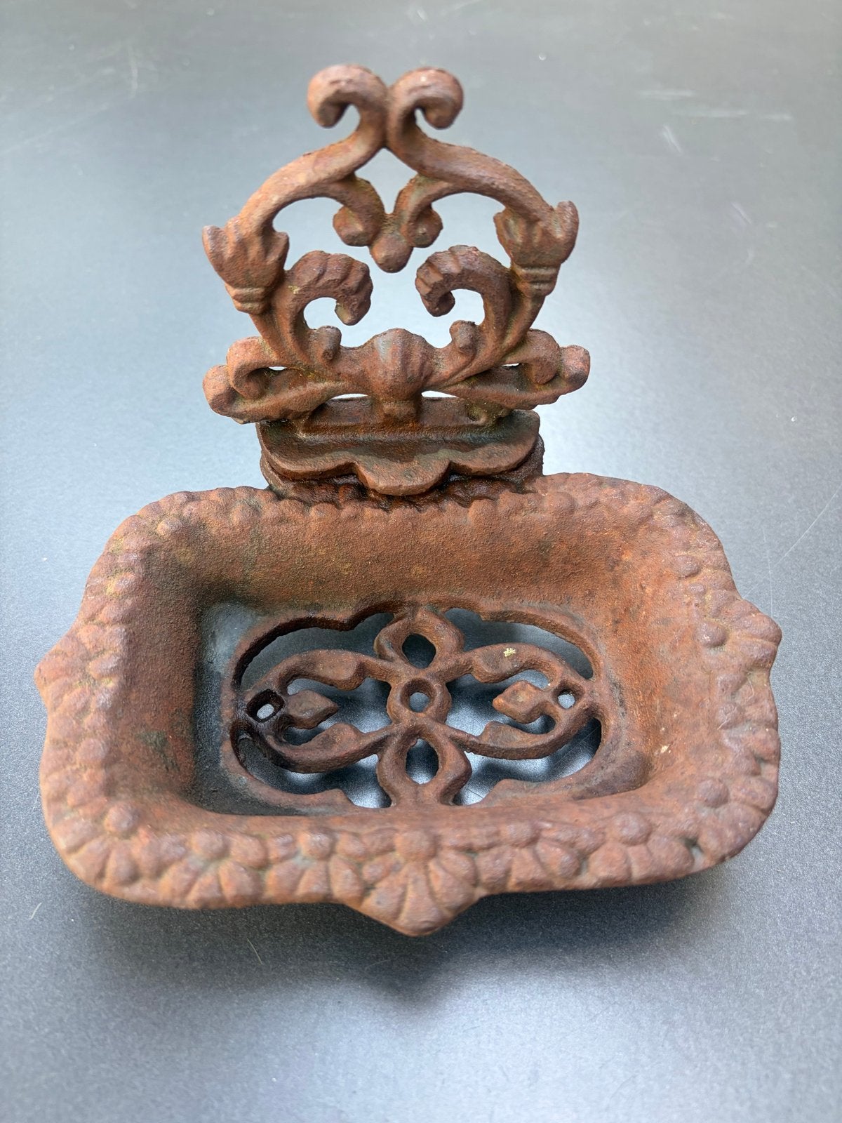 Grappig gietijzeren zeepbakje voor tuin of badkamer 15x10cm, Ophalen, Gebruikt