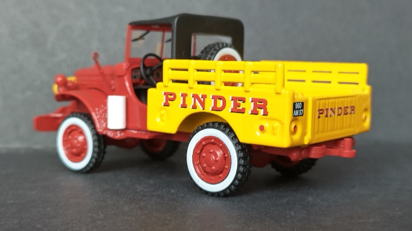 Dodge Wc 52 Circus Pinder Jean Richard 1:43 Direkt Coll Pol, Hobby en Vrije tijd, Modelauto's | 1:43, Auto, Verzenden, M, Zo goed als nieuw