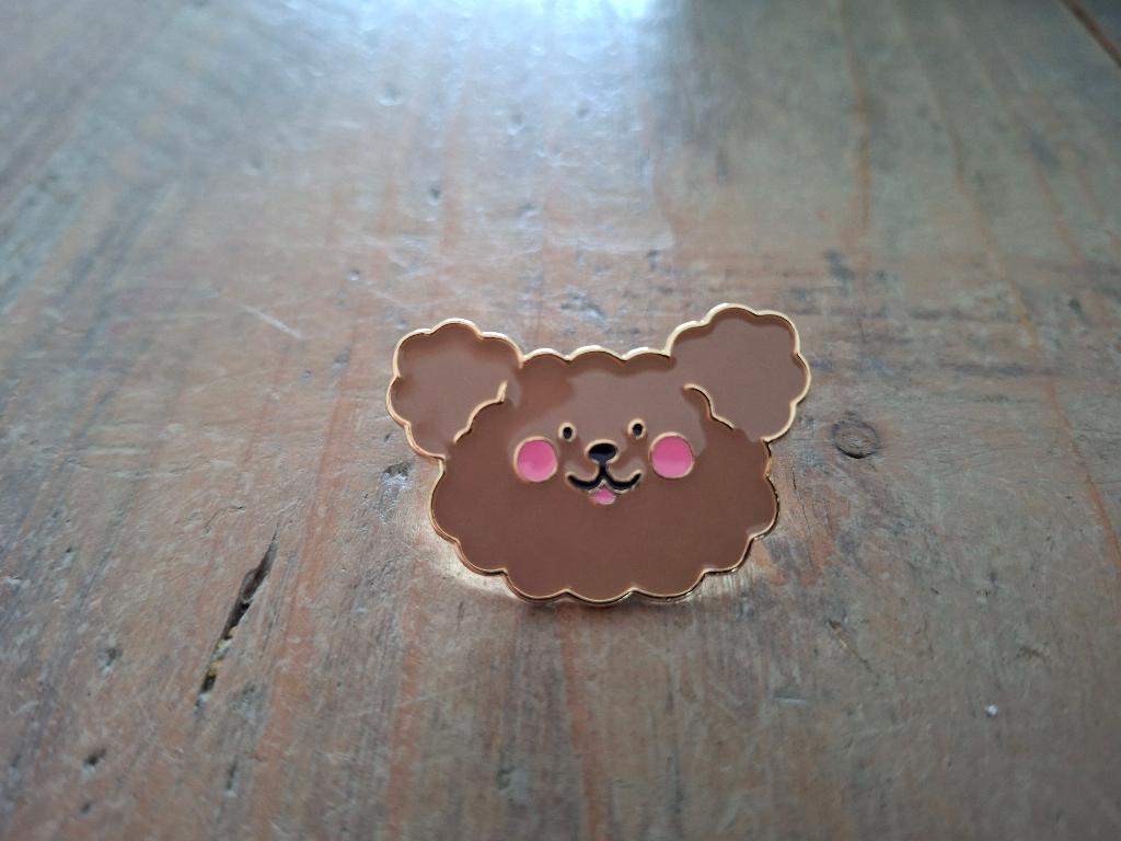 1 grote pin van een bruine beer te koop, Verzamelen, Speldjes, Pins en Buttons, Nieuw, Speldje of Pin, Overige onderwerpen, Ophalen of Verzenden