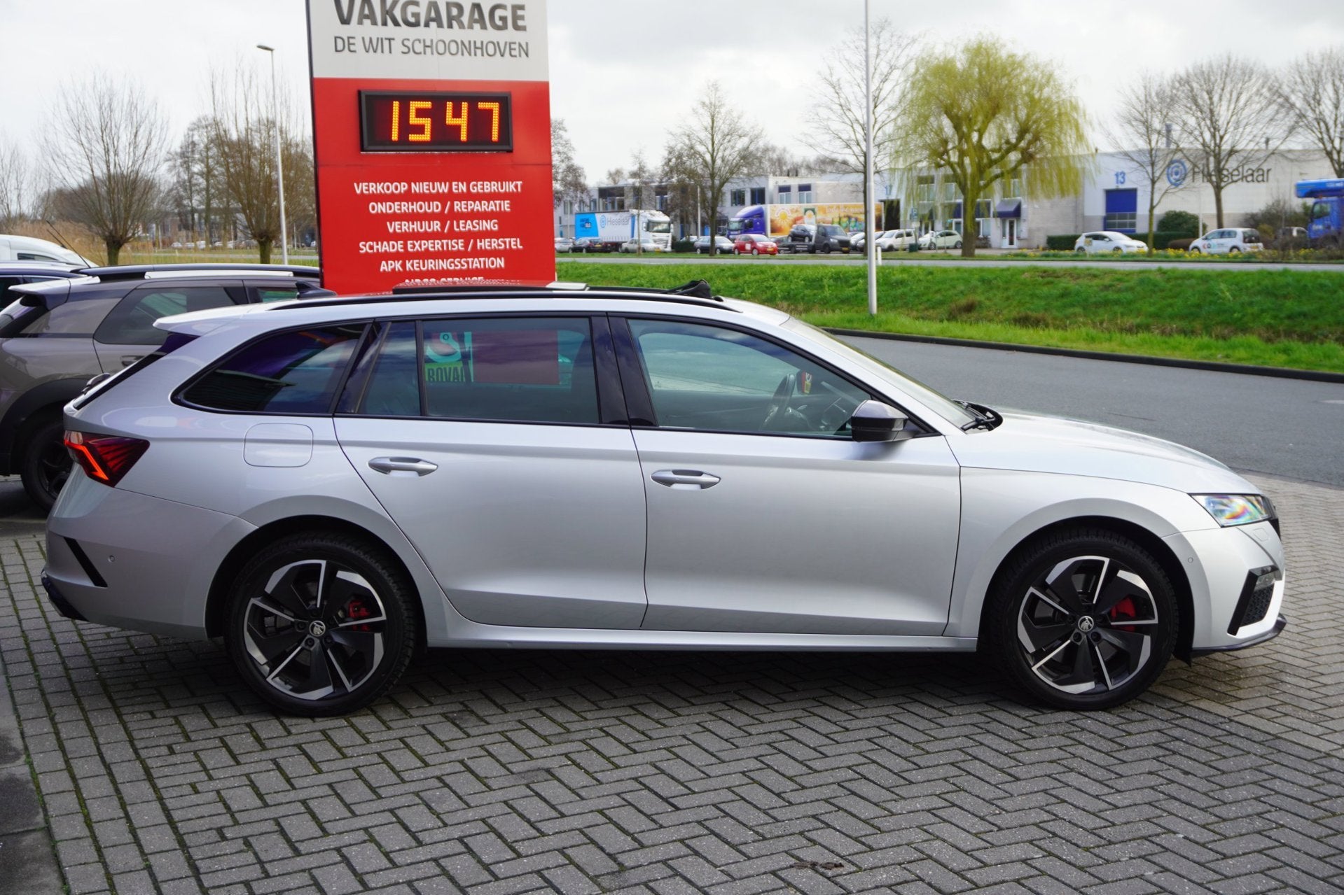 Skoda Octavia Combi 1.4 TSI RS iV PHEV Business / Pano / Mas, Auto's, Dealer onderhouden, Gebruikt, 4 cilinders, 150 pk