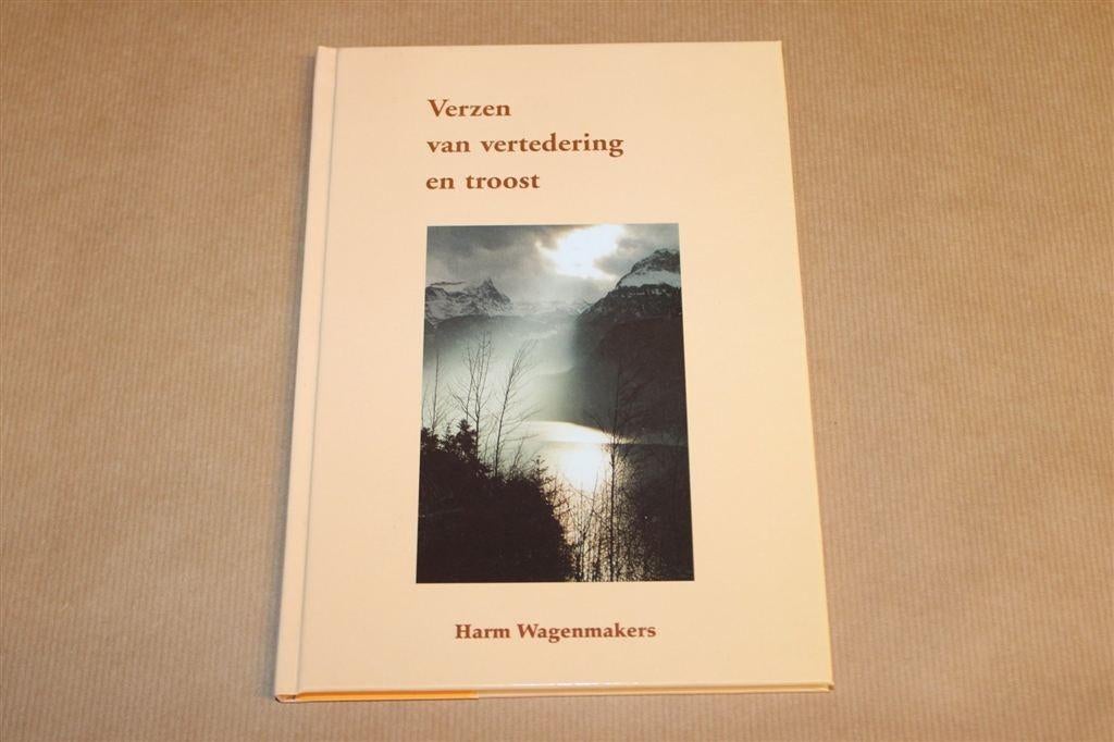Verzen van Vertedering en Troost — Gesigneerd Wagenmakers, Ophalen of Verzenden, Zo goed als nieuw, Overige onderwerpen, Achtergrond en Informatie