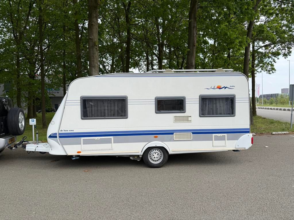 Hobby 460 UFE de luxe easy uit 2004, Rondzit, Particulier, 6 tot 7 meter, 1250 - 1500 kg