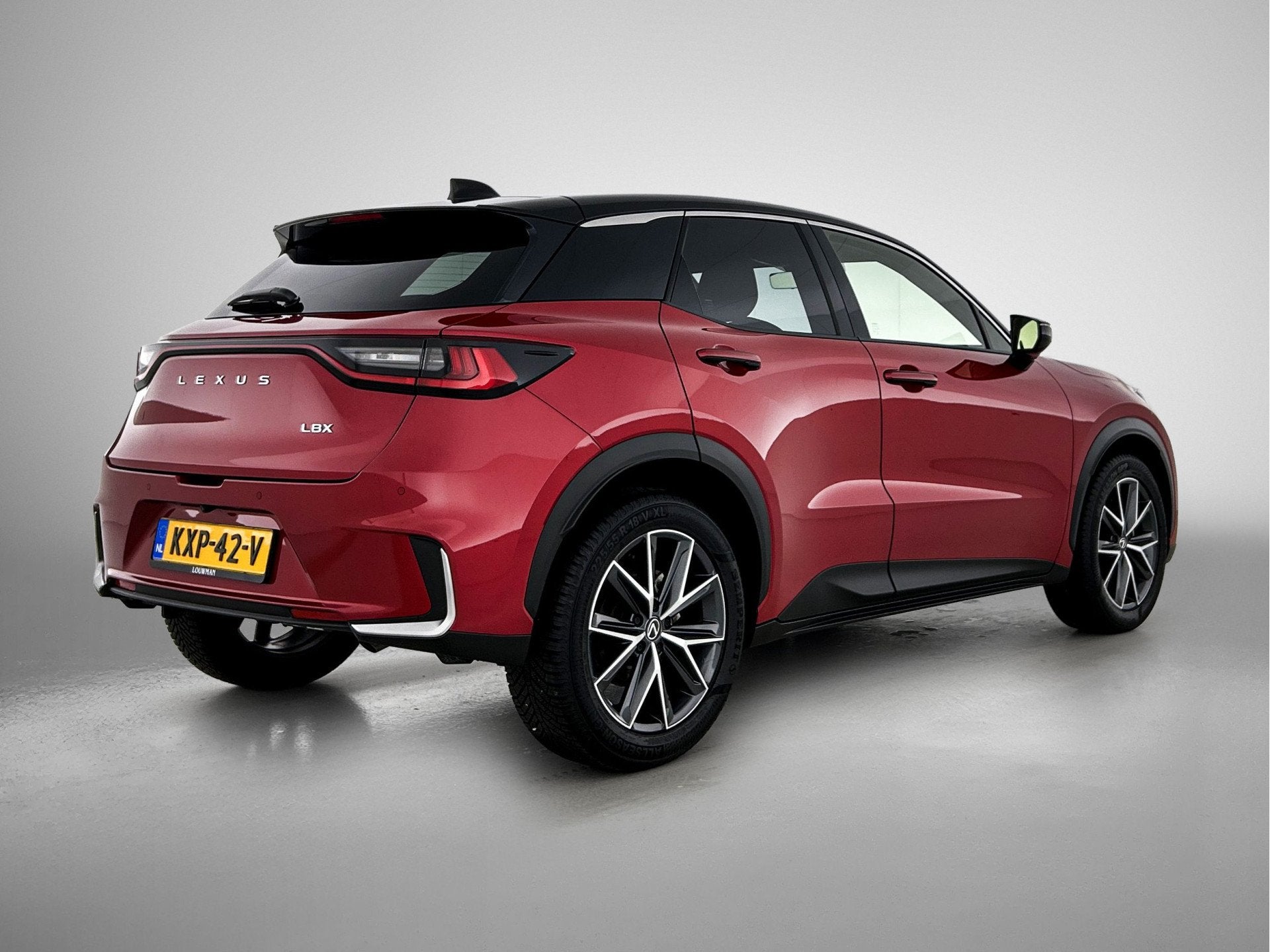 Lexus LBX Emotion 2WD | Bi-Tone Premium Metallic | Stoel- en, 136 pk, Gebruikt, Bedrijf, 650 kg