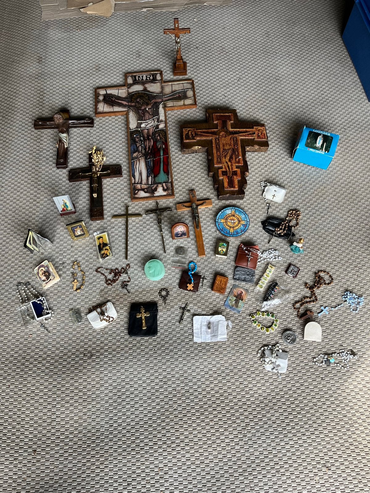 Grote collectie religieuze items: kruizen, rozenkransen, Ophalen of Verzenden