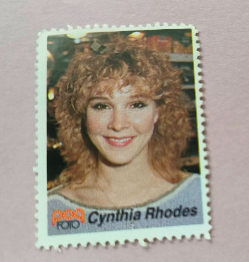 Popfoto zegel Cynthia Rhodes, Ophalen of Verzenden, Zo goed als nieuw, Foto of Kaart