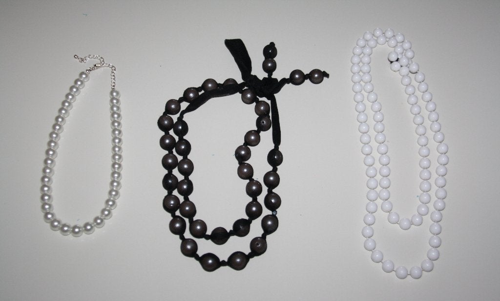 Ketting kettingen parelketting parels parel zwart wit ecru, Ophalen of Verzenden, Zo goed als nieuw, Overige kleuren, Overige materialen