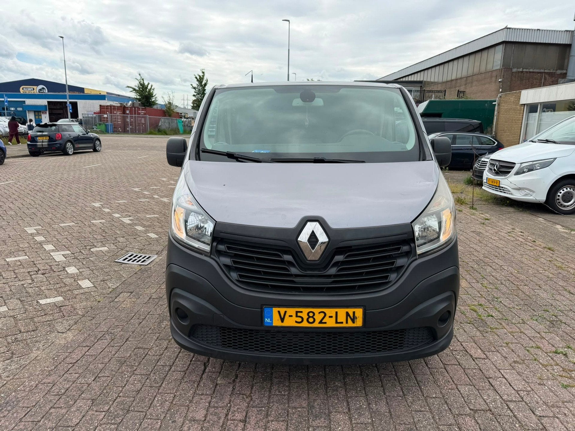 Renault Trafic 1.6 dCi T29 L2H1 DC Comfort AIRCO, Auto's, Bestelauto's, 15 km/l, Gebruikt, Euro 6, 4 cilinders