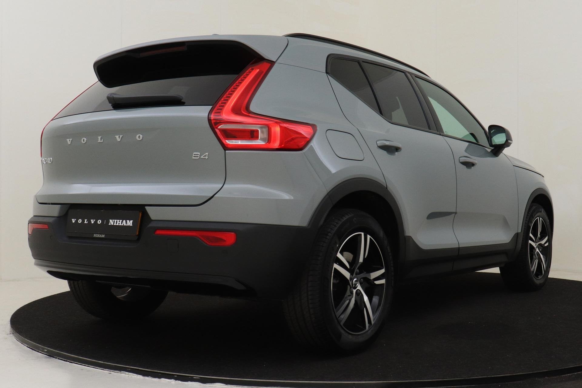 Volvo XC40 B4 (M-HYBRID) PLUS DARK -HARMAN/KARDON|CAMERA|ADA, 12 maanden, Gebruikt, Euro 6, 4 cilinders