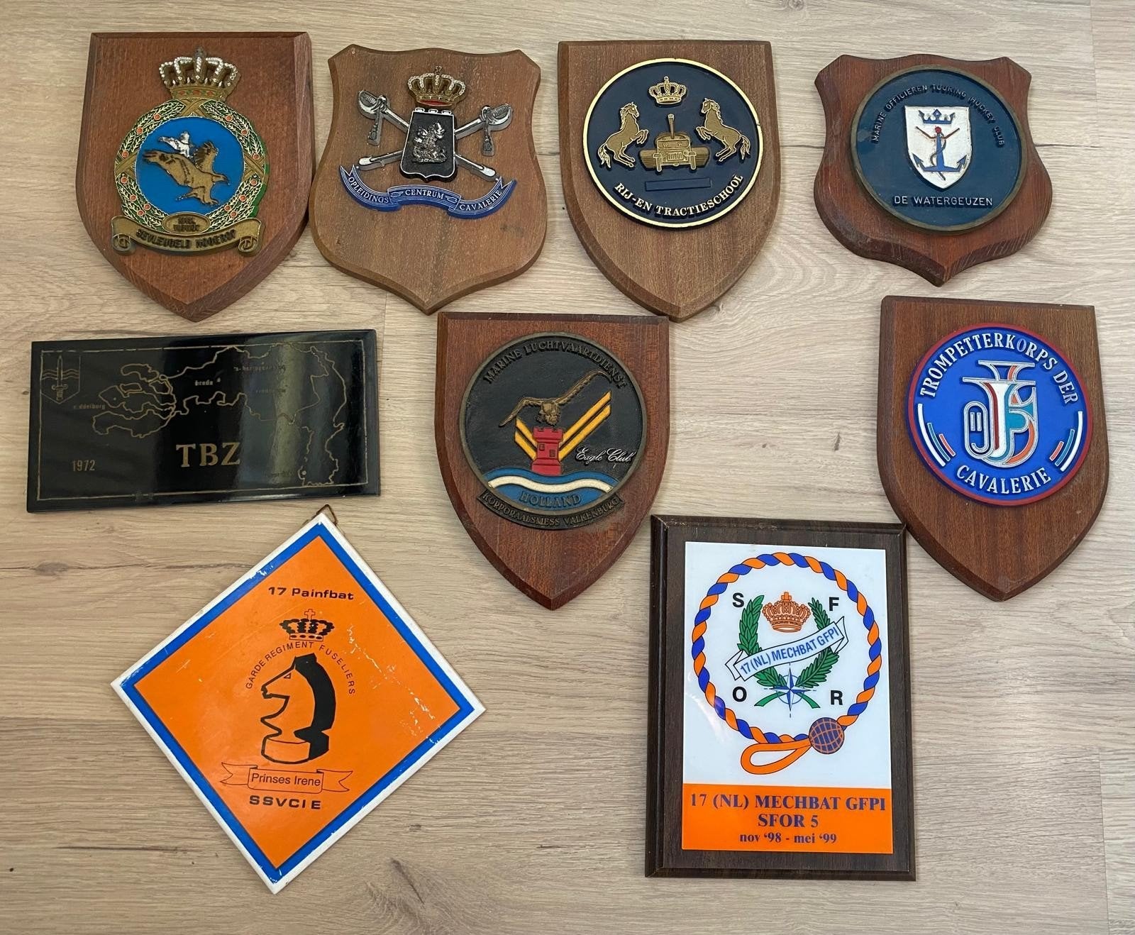 Militaire schildjes en tegeltjes., Verzamelen, Ophalen of Verzenden