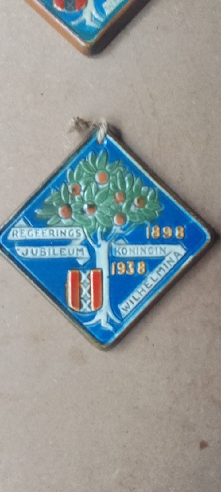 4 Koninklijk Huis tegeltjes - Wilhelmina, Juliana, Beatrix, Verzamelen, Ophalen, Gebruikt, Nederland, Overige typen