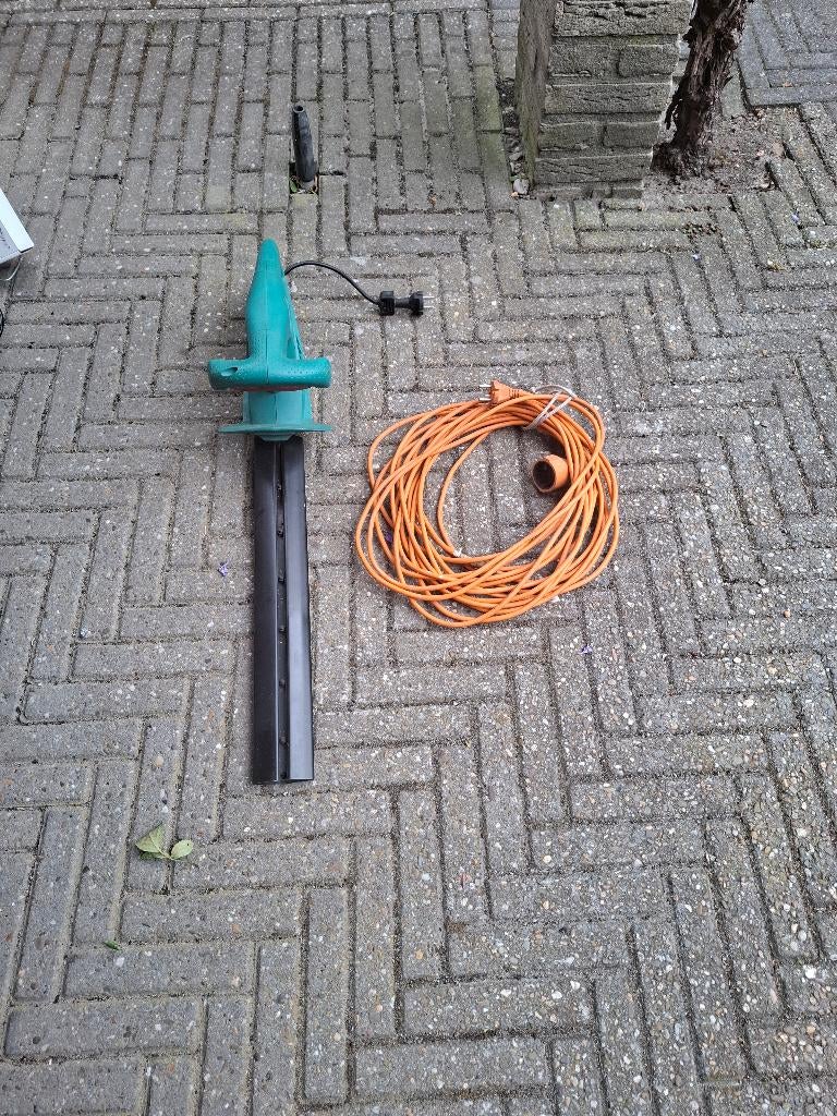Bosch elektrische heggenschaar en Ferrex strimmer, Ophalen, Zo goed als nieuw, Elektrisch, Bosch