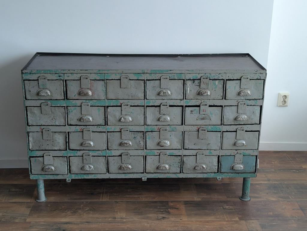 Vintage Industriële Metalen Grutterskast met 24 Laden, Huis en Inrichting, Kasten | Ladekasten, Ophalen, Gebruikt, 100 tot 150 cm