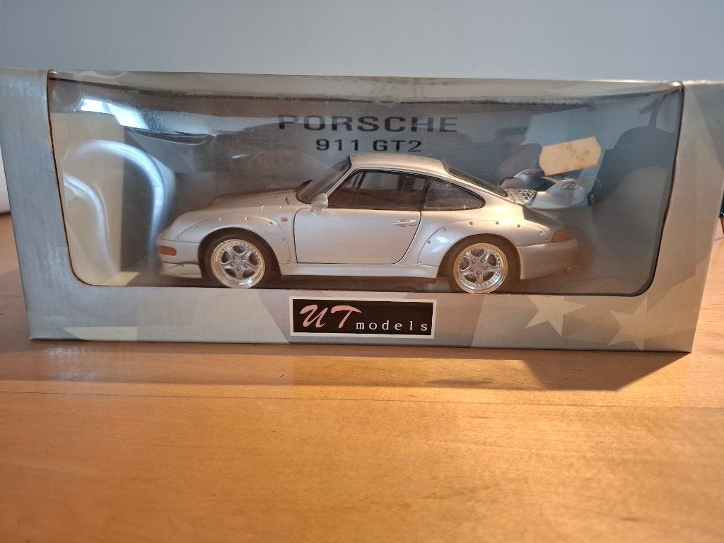 PORSCHE 911 GT2 SCHAAL 1:18 UT MODELS  Mint & Boxed, Hobby en Vrije tijd, Modelauto's | 1:18, Ophalen of Verzenden, Zo goed als nieuw