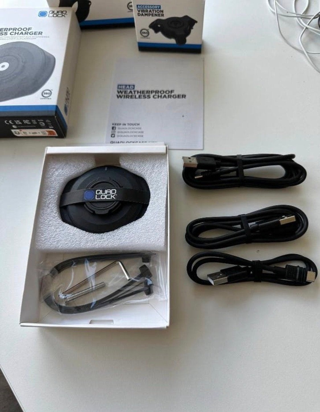 Quad Lock set nieuw: draadloze lader, houder, demper, Ophalen of Verzenden, Nieuw
