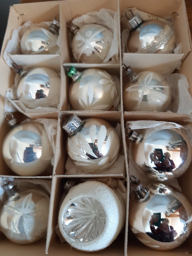 Oude kerstballen gebloemd zilver, Diversen, Kerst, Ophalen of Verzenden