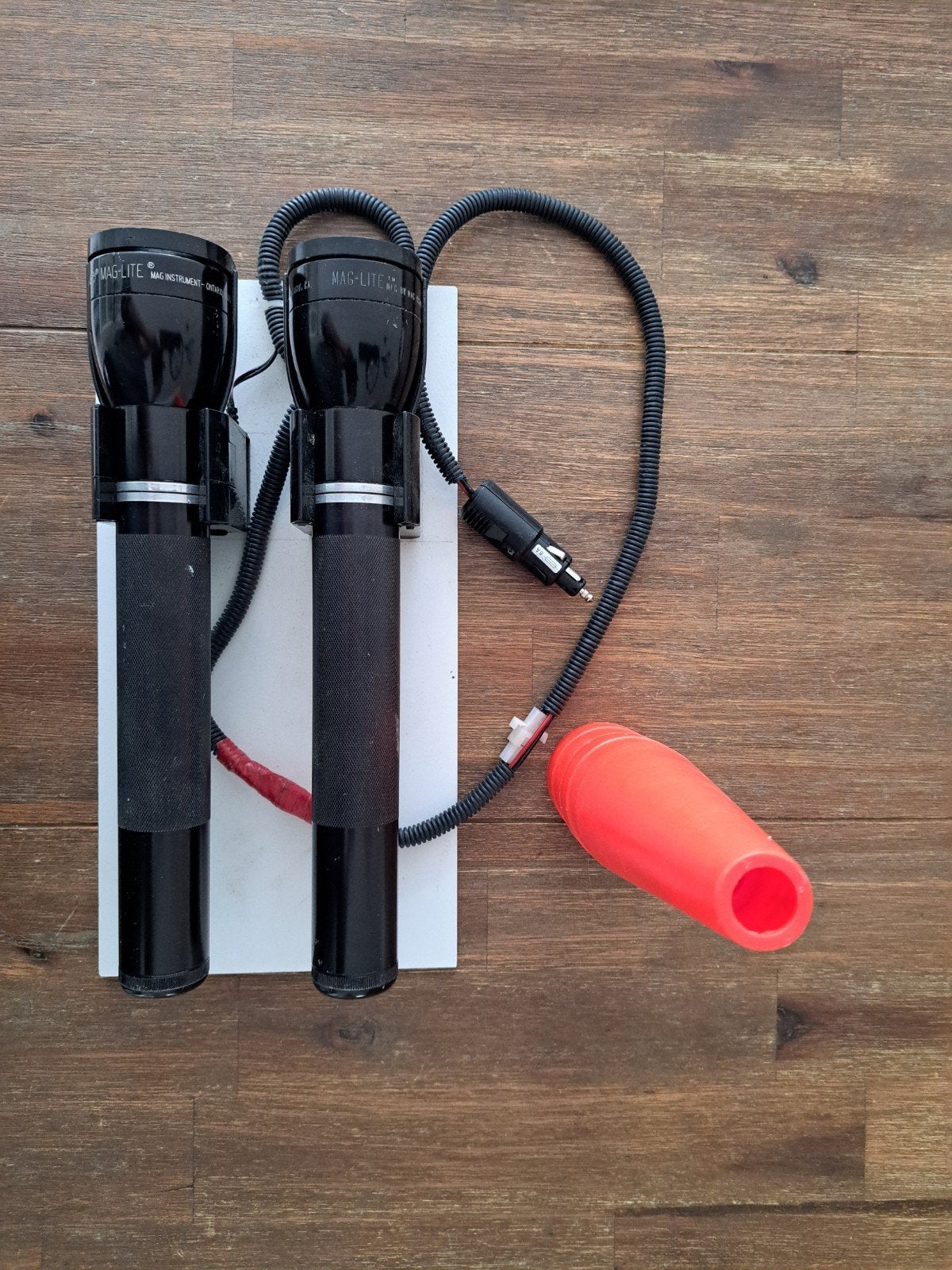 Mag-Lite 2x met oplader en oranje kegel, Ophalen of Verzenden, Gebruikt, Accu