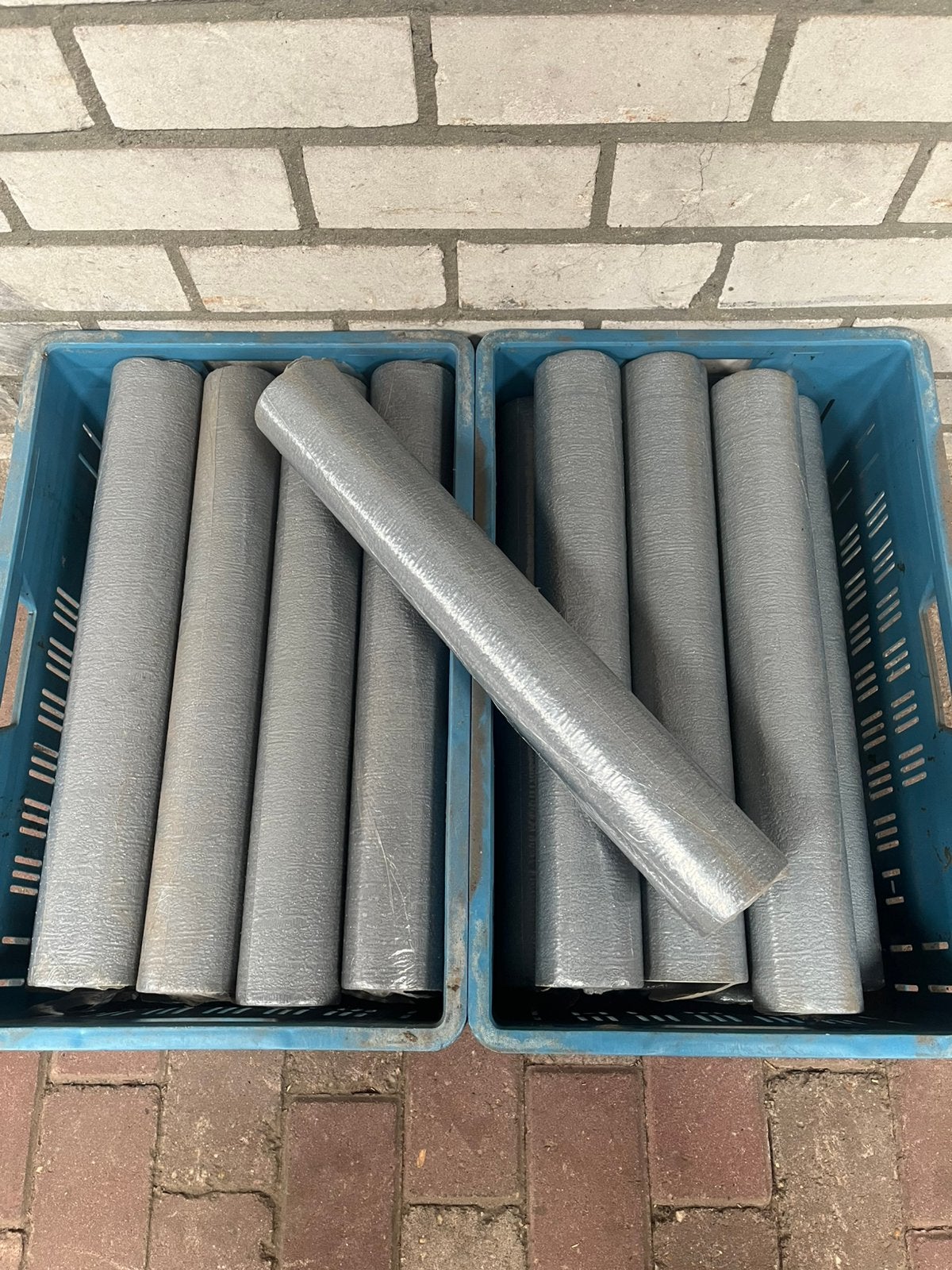 24 rollen zilvergrijs structuurbehang 53 cm – nieuw, Ophalen