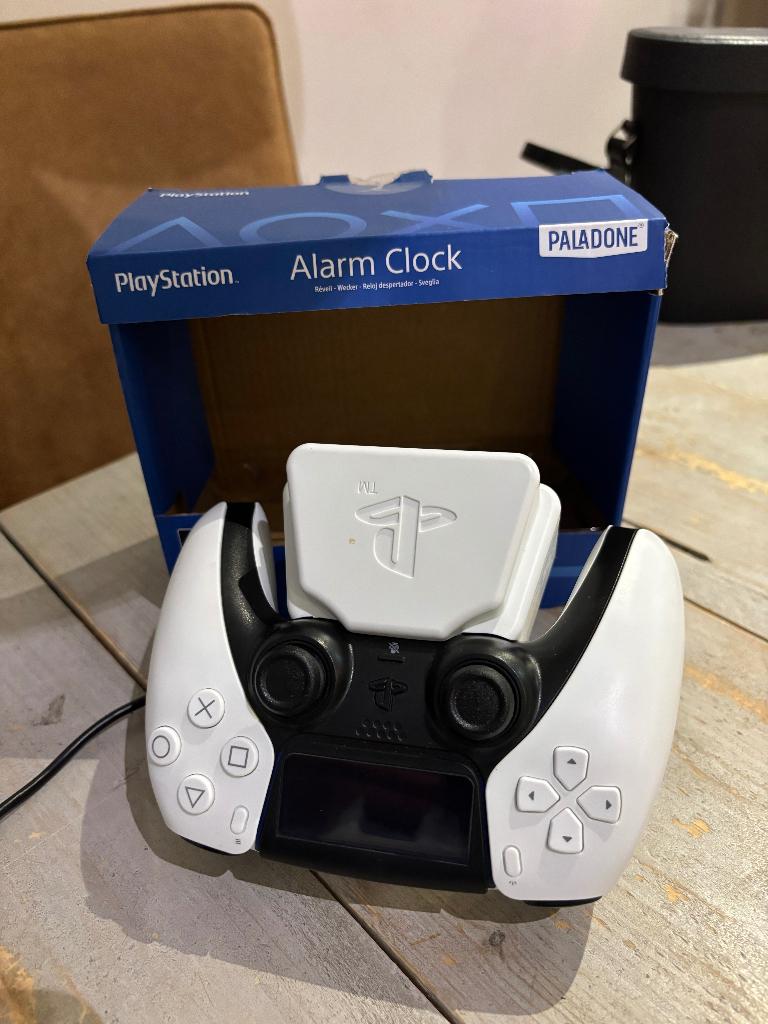 Alarmklok Paladone - Sony Playstation model, Witgoed en Apparatuur, Wekkers, Ophalen of Verzenden, Zo goed als nieuw, Digitaal