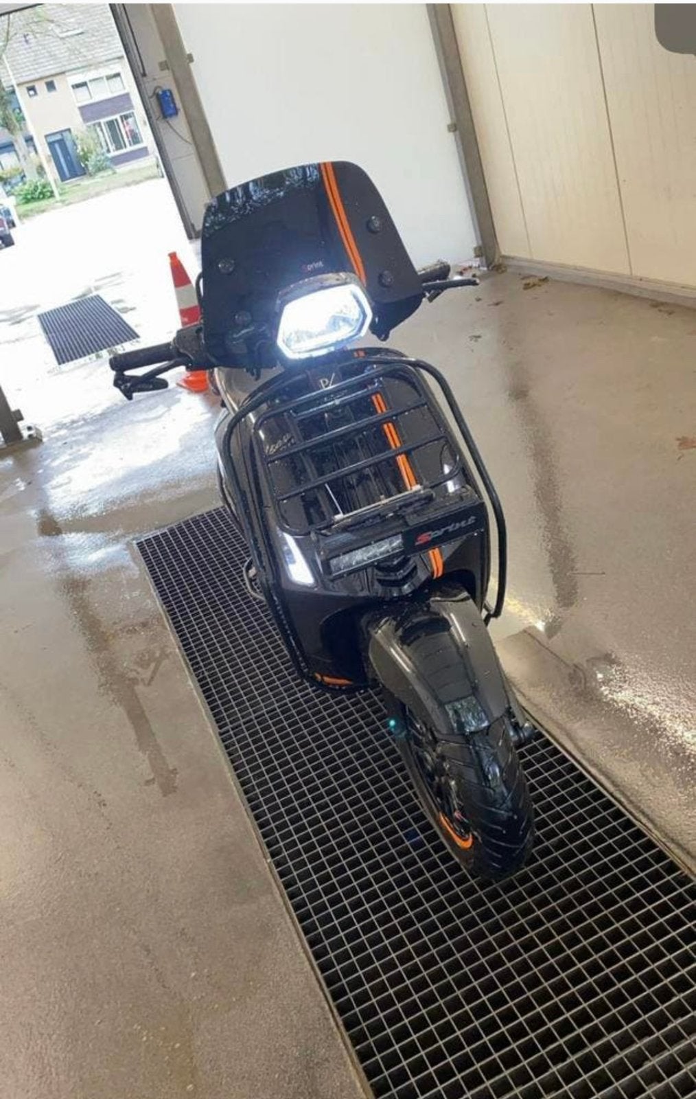 vespa sprint 4v op 2v, Ophalen, Zo goed als nieuw