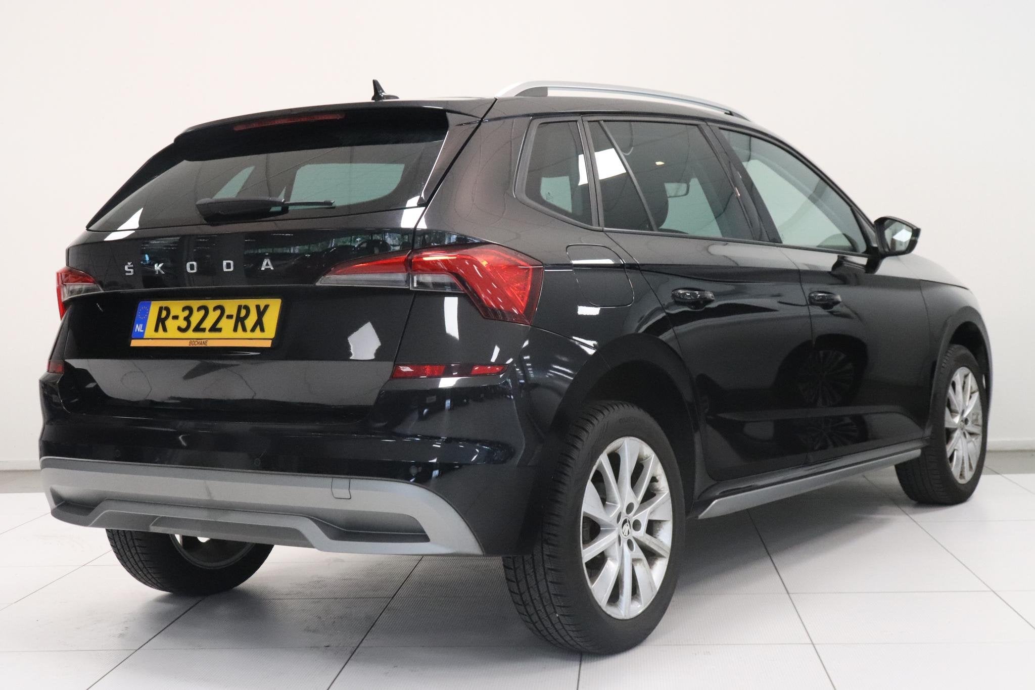 Skoda Kamiq 1.0 TSI DSG Business Edition | Parkeersensoren |, Gebruikt, Met garantie (alle), Zwart, 3 cilinders