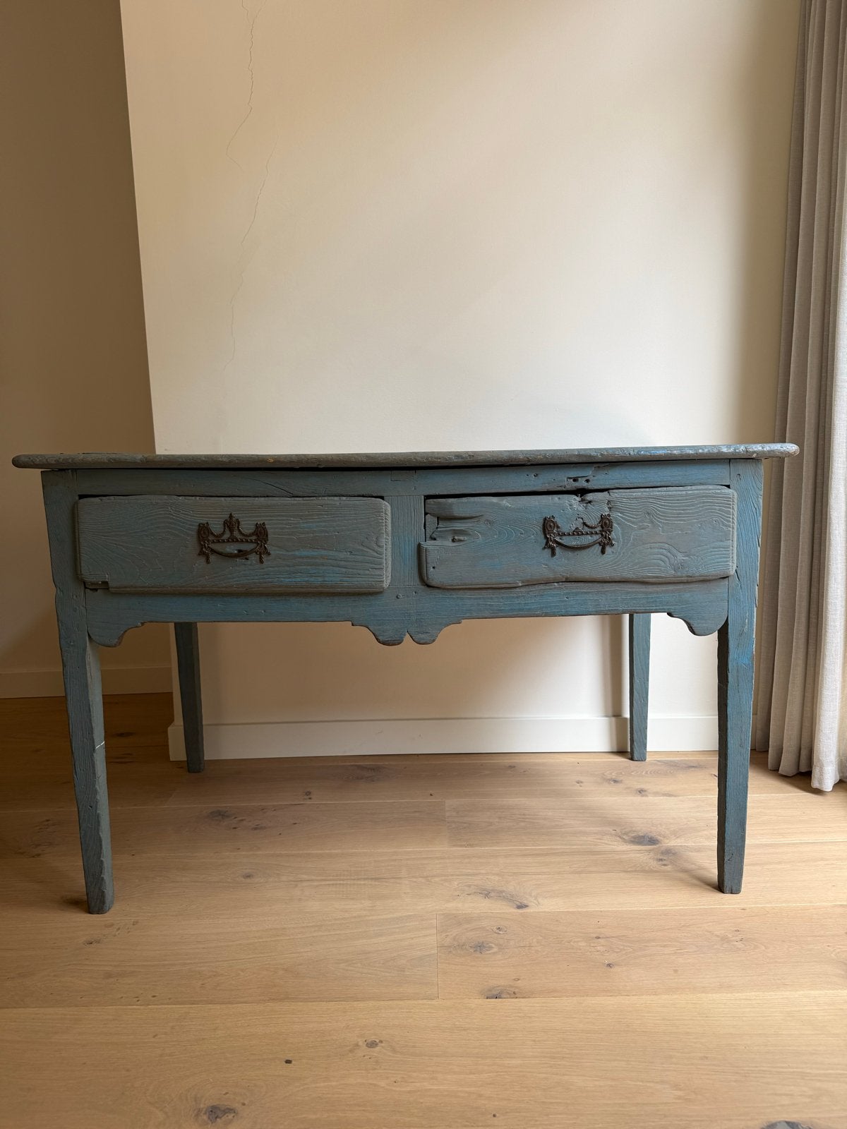 Antieke tafel met lades, Ophalen