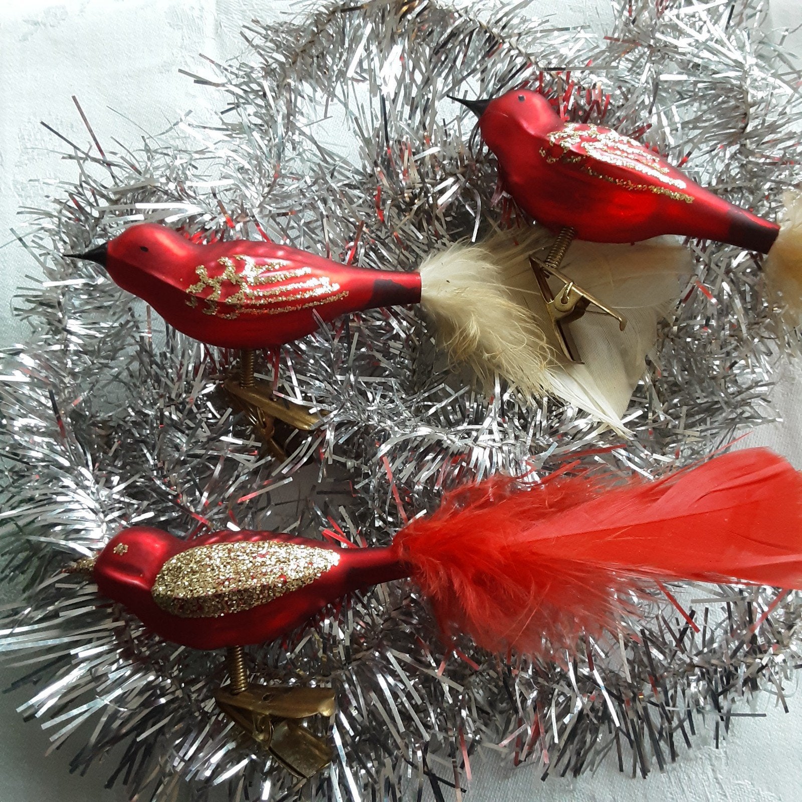 Vintage oude glazen rode vogeltjes met goudkleurige glitter, Ophalen of Verzenden, Gebruikt
