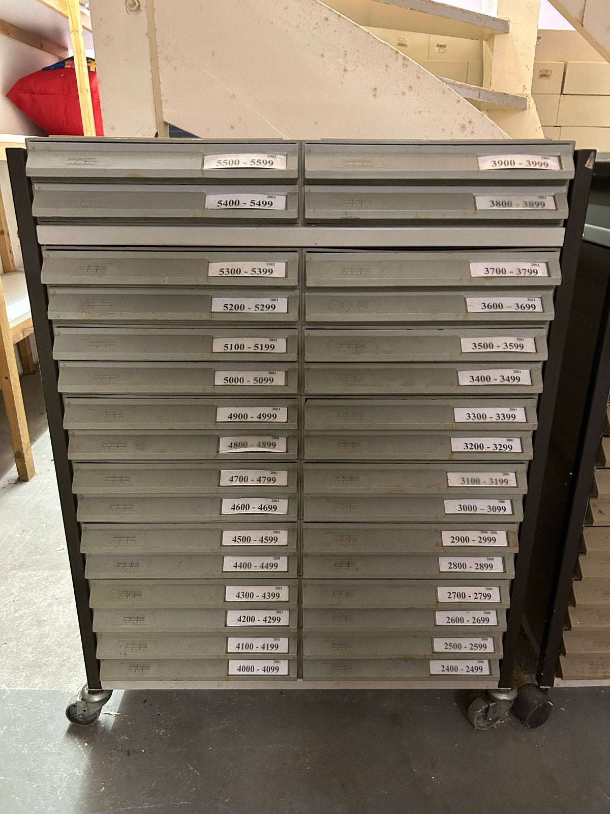 Ladenkast op wieltjes met 32 laatjes - ideaal voor papier/ne, Ophalen, Gebruikt, 5 laden of meer, 100 tot 150 cm