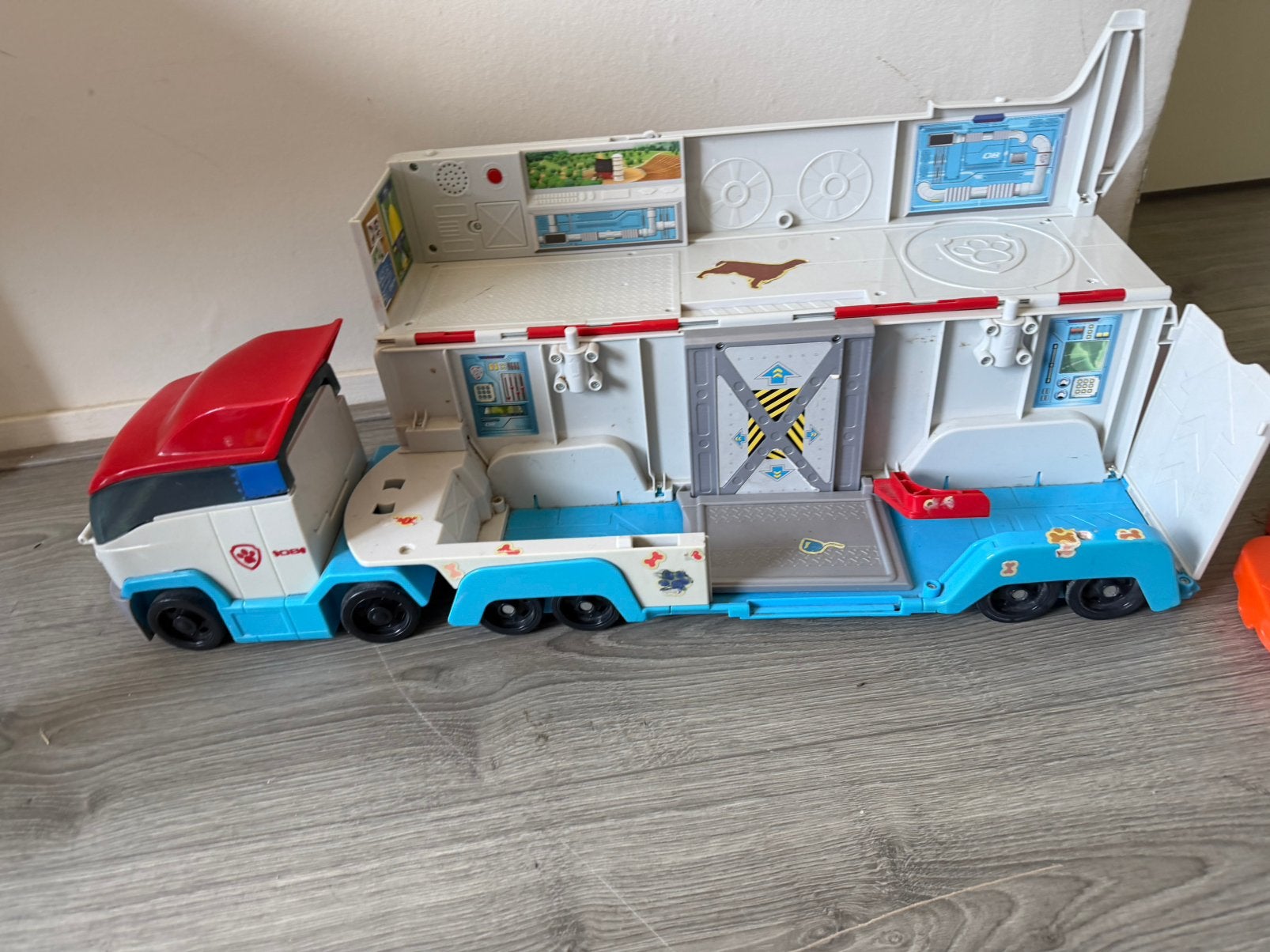 Paw patrol grote uitkijktoren+pawpatroller en meer, Ophalen, Zo goed als nieuw