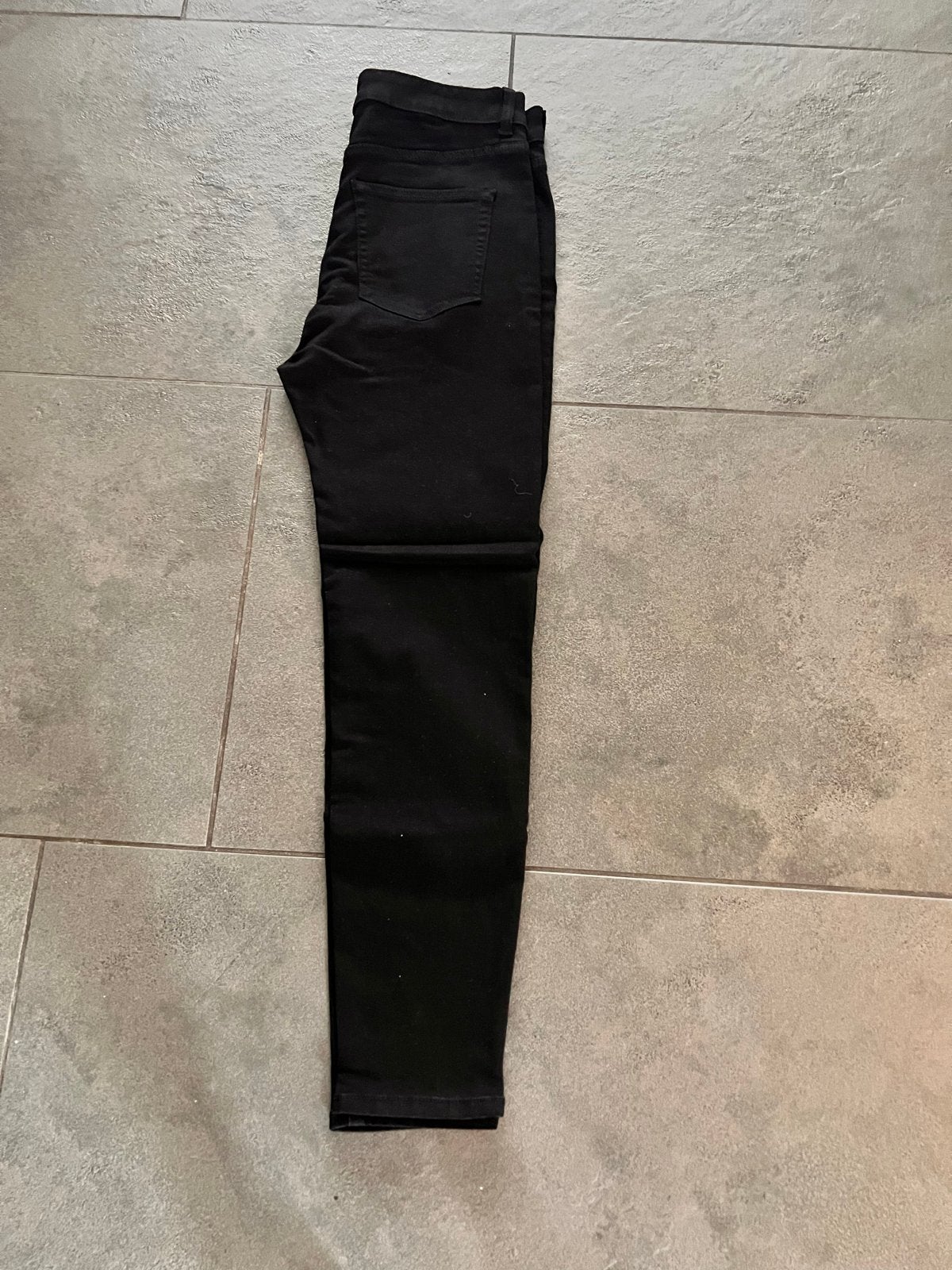 Pull&Bear Zwarte Jeans Maat 44 - Nieuw met label, Ophalen of Verzenden, Nieuw, Zwart, W33 - W36 (confectie 42/44)