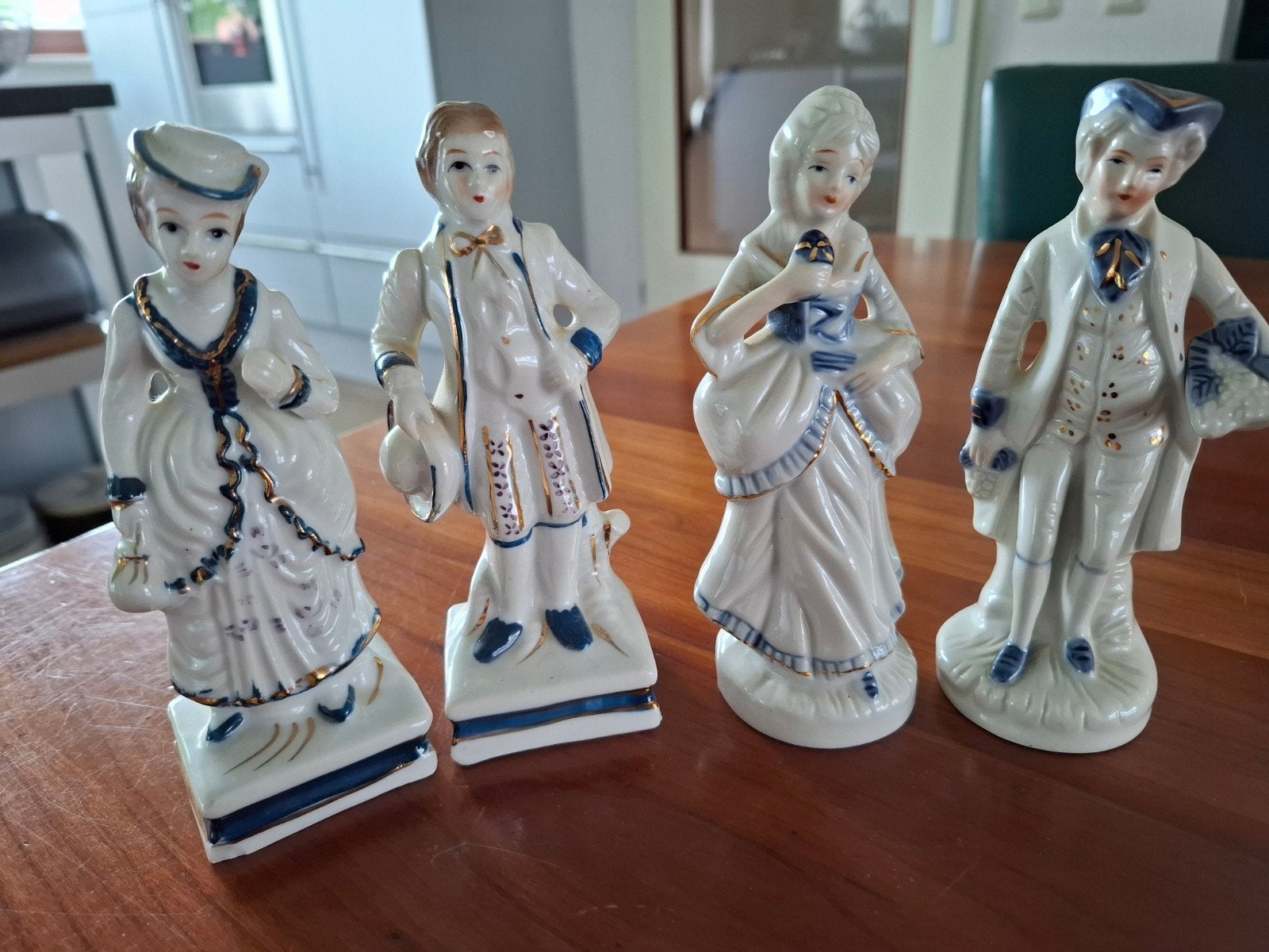 Set van 4 porseleinen beeldjes - Rococo stijl, Ophalen of Verzenden, Zo goed als nieuw