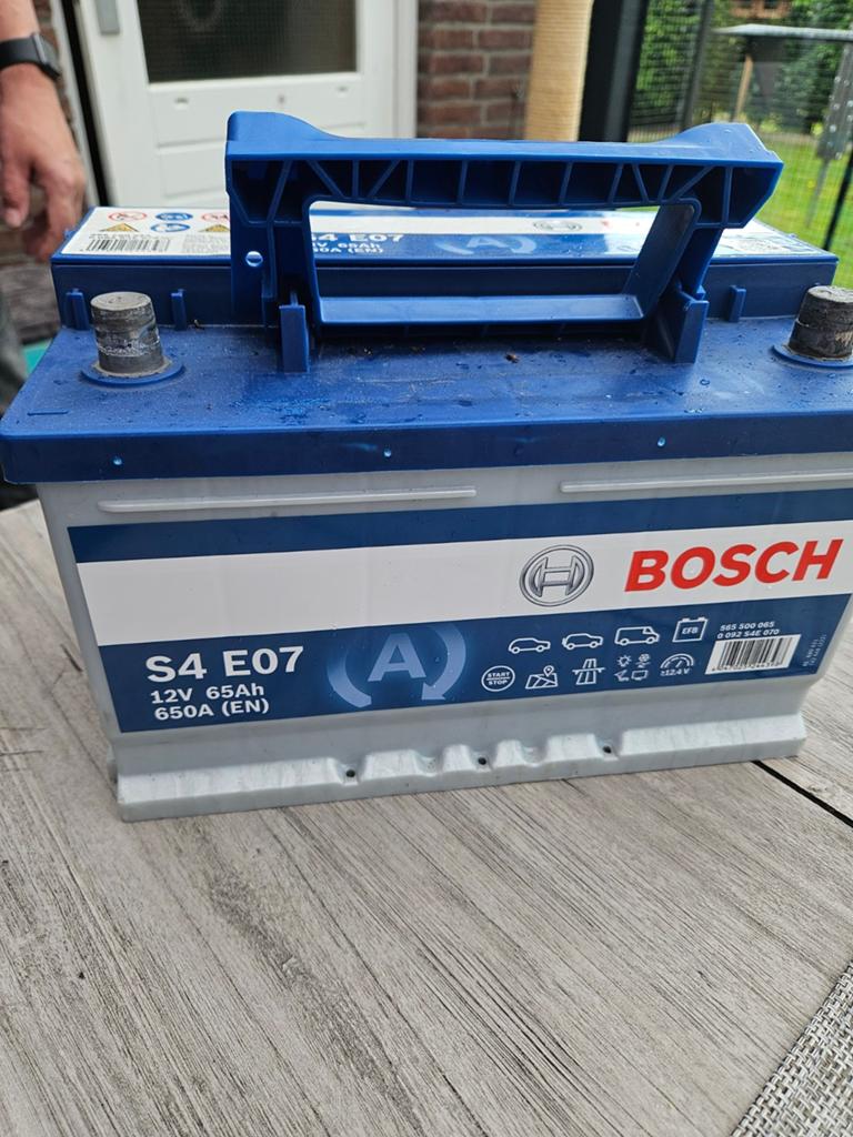 Bosh auto accu S4 E07. Half jaar oud, Auto-onderdelen, Accu's en Toebehoren, Ophalen, Nieuw