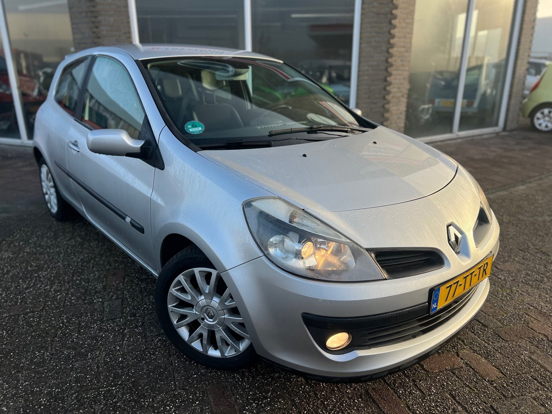 Renault Clio 1.6-16V Dynamique S - APK: 01-2027! - Cruise -, Voorwielaandrijving, Gebruikt, Zwart, 4 cilinders