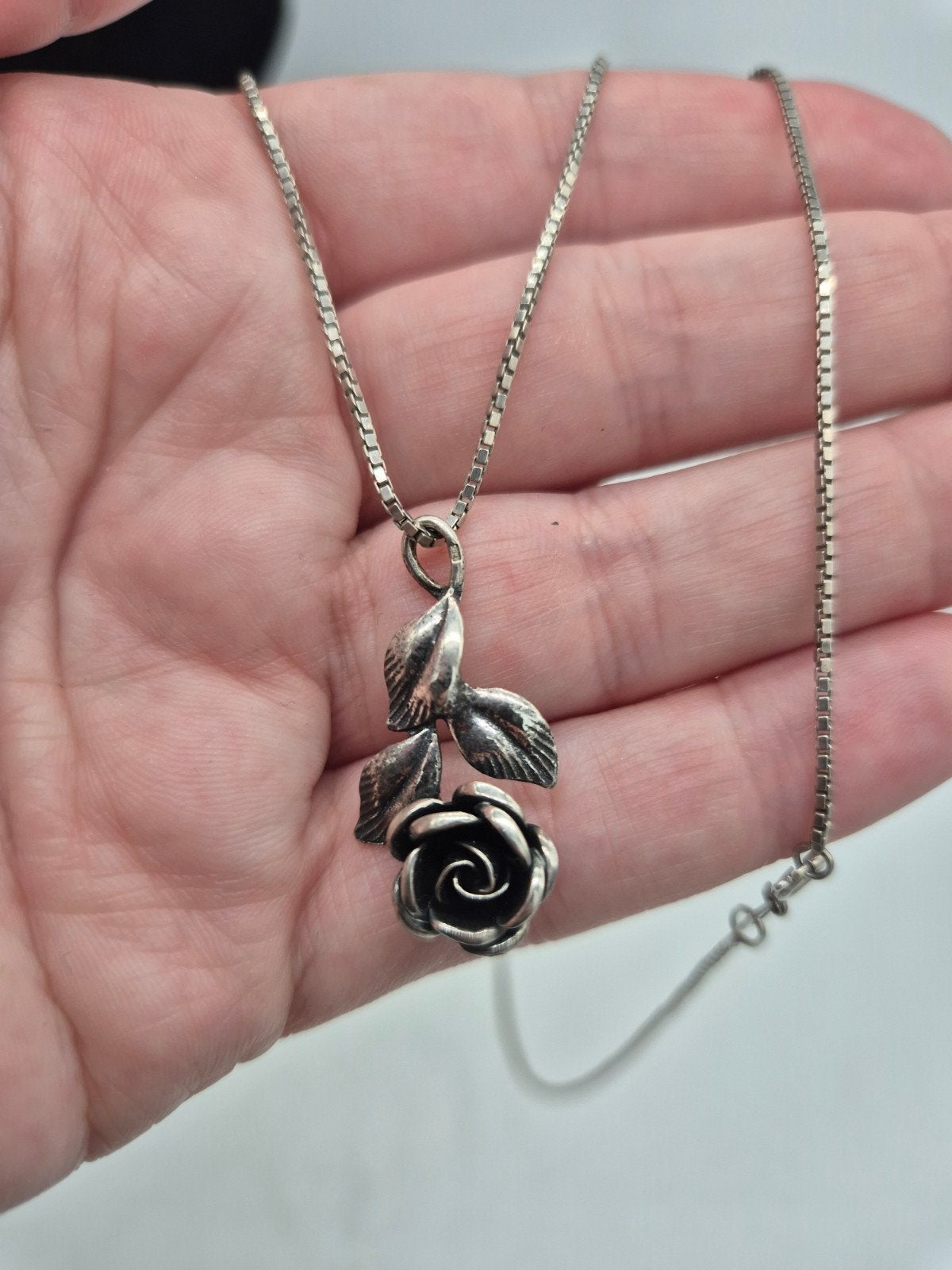 Lange Zilveren Ketting TEKA 925 met Rozen hanger - 61cm, Met hanger, Gebruikt, Verzenden, Zilver