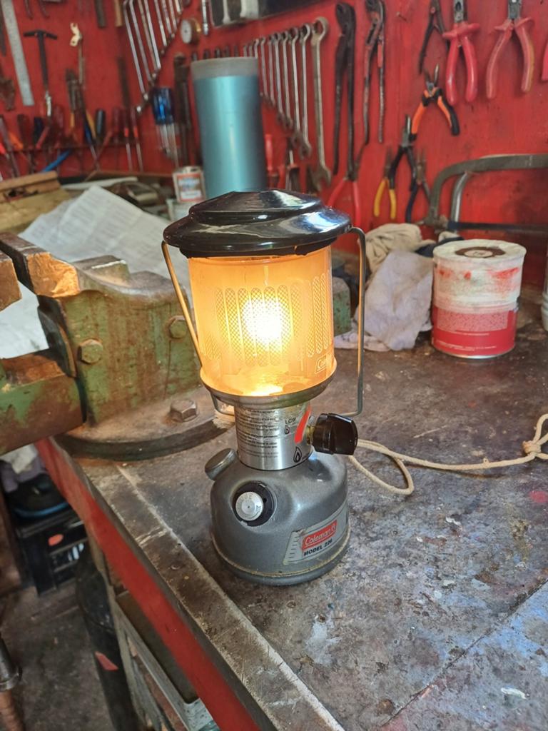 Benzine kampeer lamp., Ophalen of Verzenden