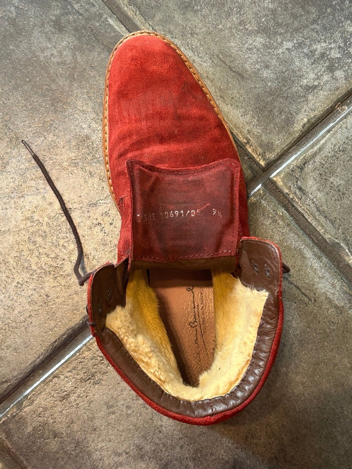 Rode suède boots met voering - Maat 9,5 (44)Van Bommel, Ophalen of Verzenden, Gedragen, Overige kleuren, Boots
