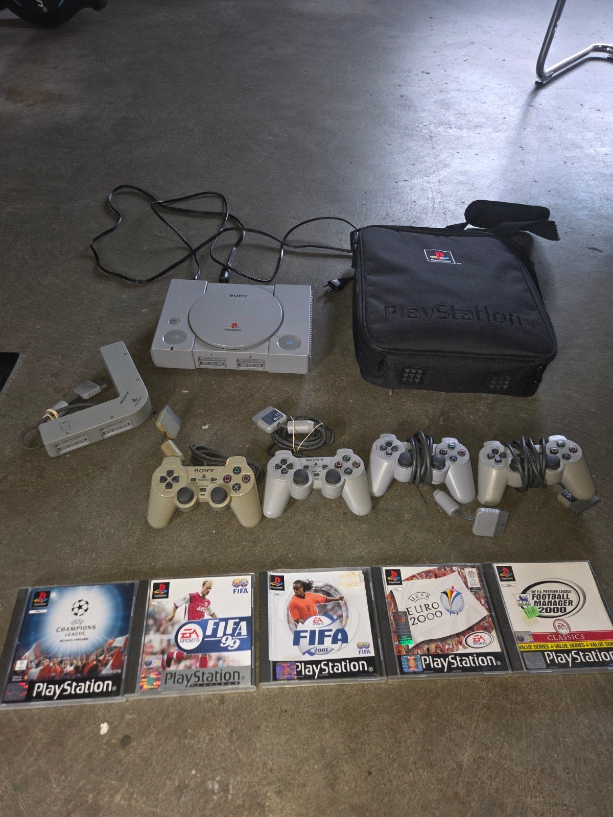 Sony PlayStation 1 met 4 controllers, 5 games en accessoires, Spelcomputers en Games, Spelcomputers | Sony PlayStation 1, Ophalen of Verzenden