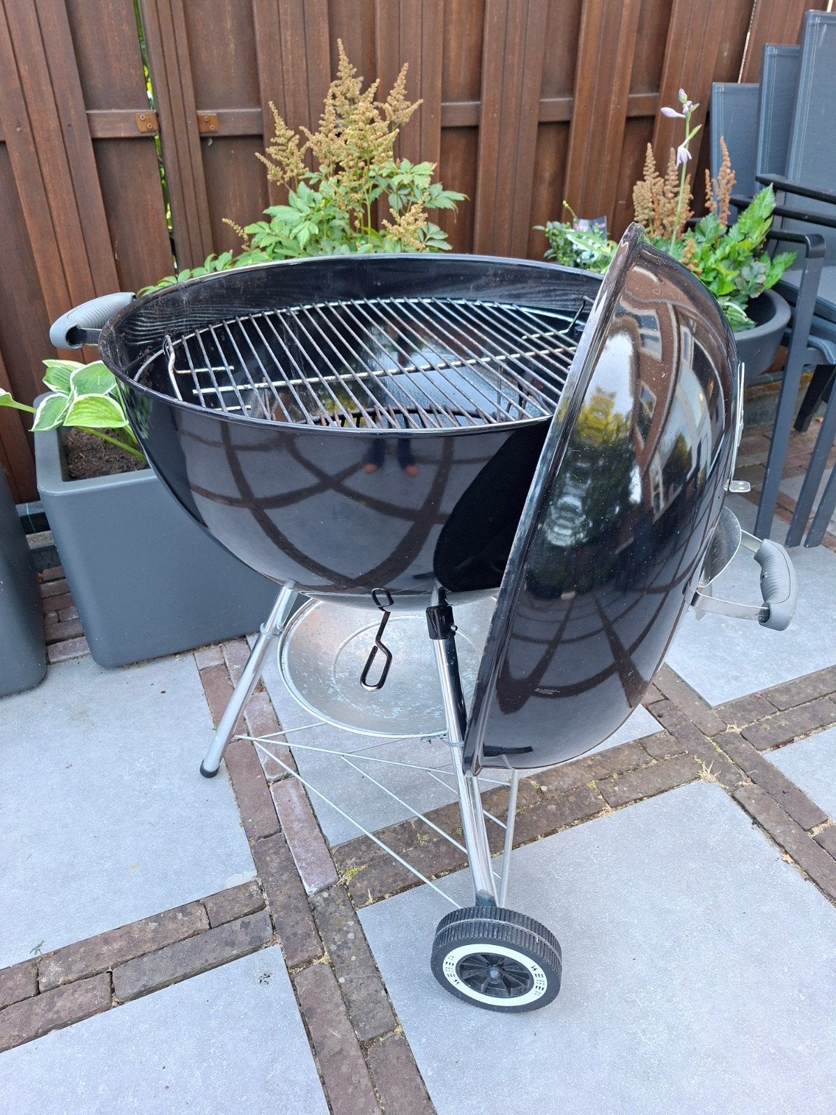 Weber BBQ zwart 57 cm - Uitstekende staat, Ophalen, Zo goed als nieuw, Weber