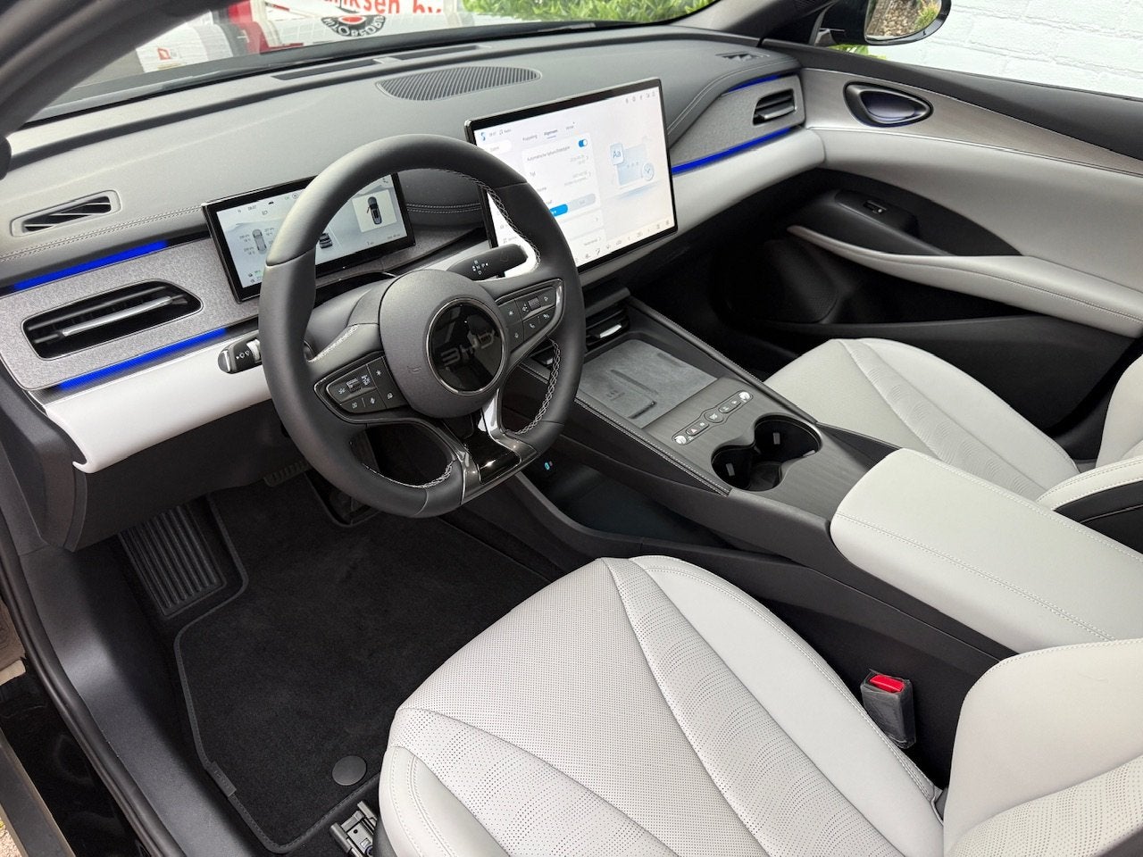 Byd Seal 6 Touring 1.5 DM-i 212PK PHEV Comfort/ Panoramadak/, 4 cilinders, Zwart, Hybride Elektrisch/Benzine, Adaptive Cruise Control