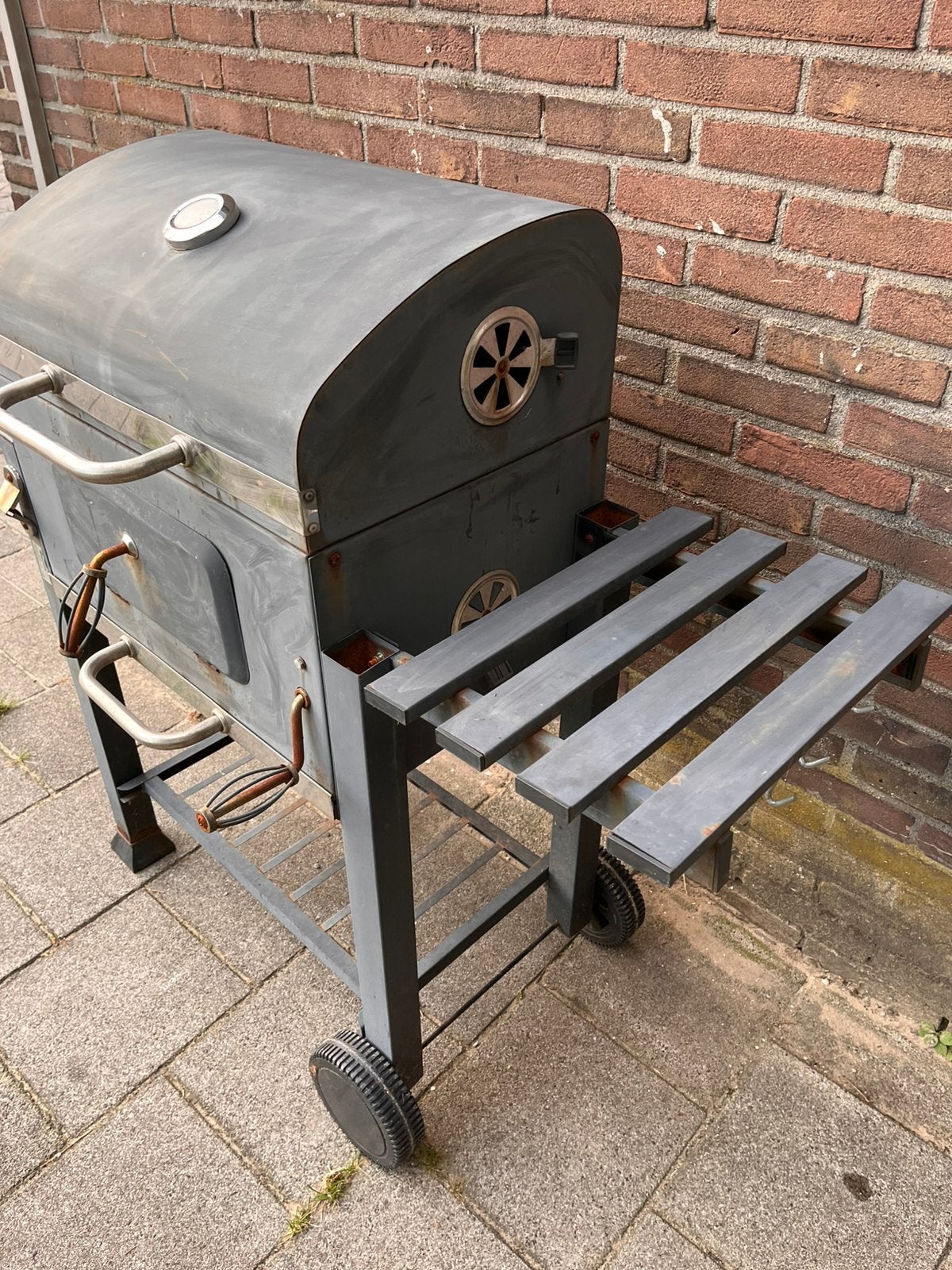 BBQ Houtskool tuin Barbecue op wielen en zijplank, Ophalen, Gebruikt