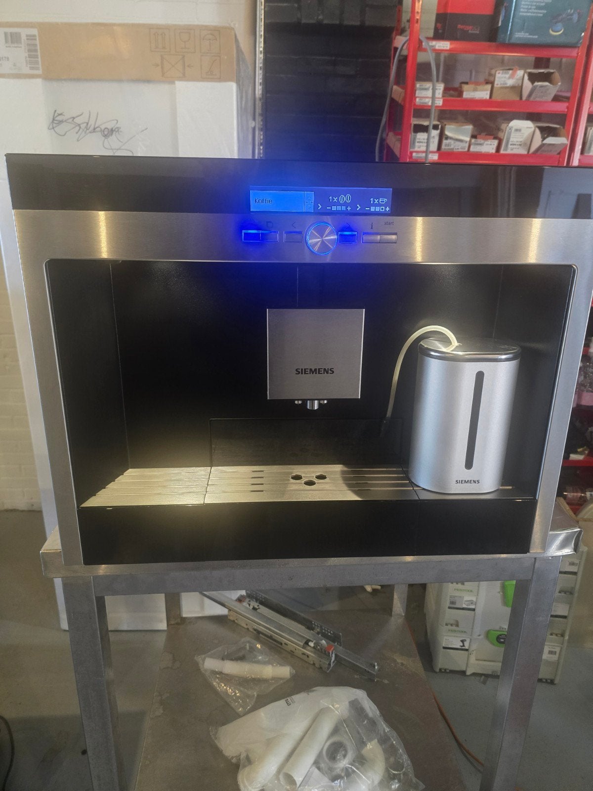 Siemens inbouw koffiemachine met melkreservoir, Afneembaar waterreservoir, Gebruikt, 10 kopjes of meer, Koffiemachine