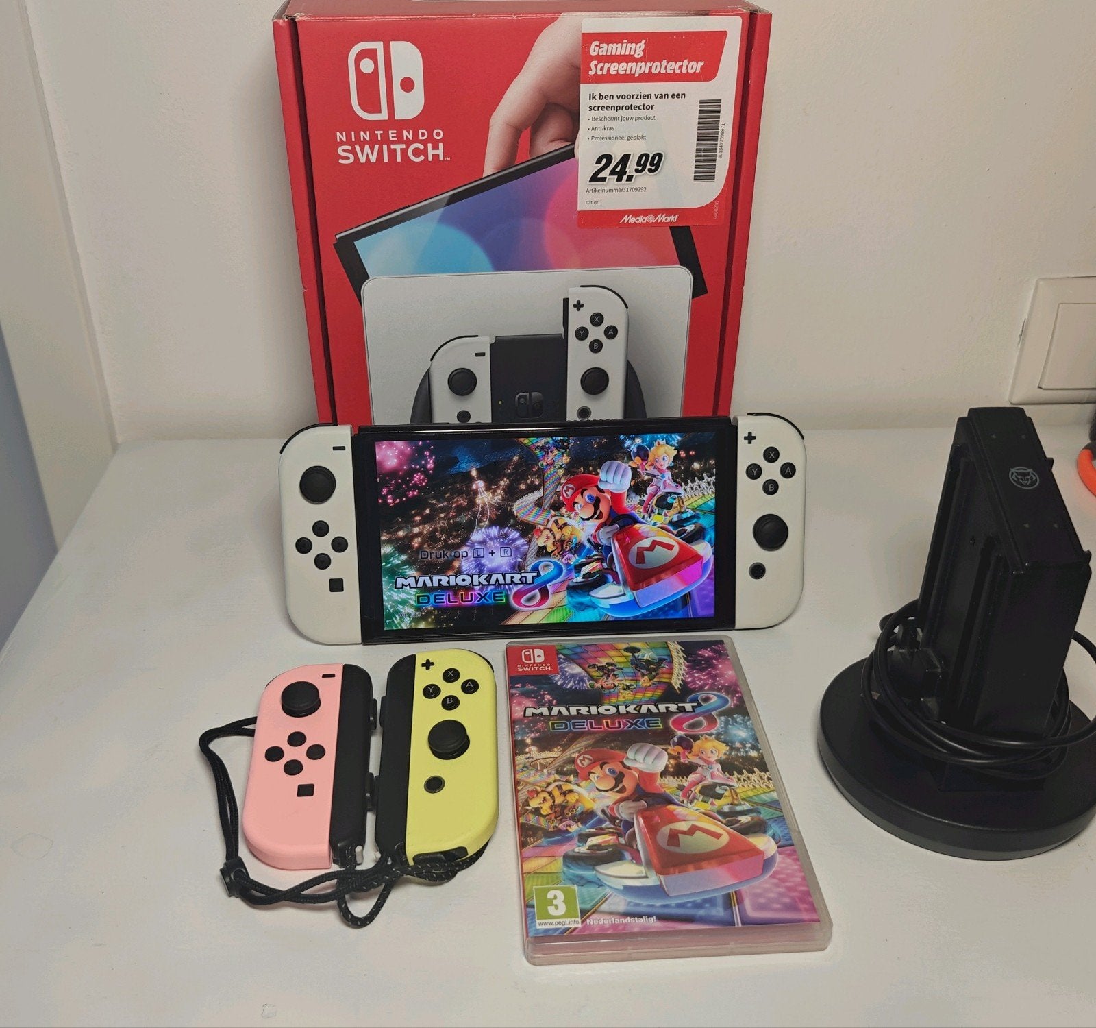 Nintendo Switch OLED met Mario Kart 8 Deluxe bundel, Ophalen, Racen en Vliegen, Zo goed als nieuw, 3 spelers of meer