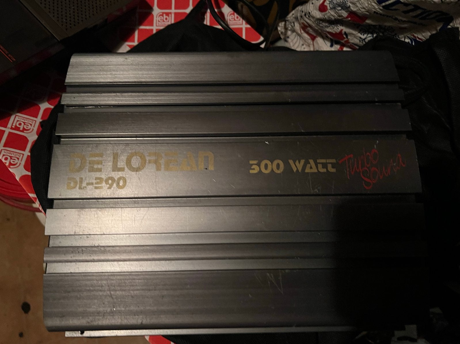 DeLorean DL-290 300 watt auto 12 versterker met 10A zekering, Ophalen of Verzenden, Gebruikt, 120 watt of meer, Overige merken