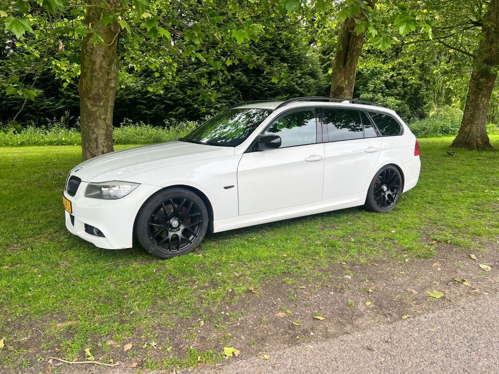 BMW 3-Serie 3.0 I 325 Touring AUT 2009 Wit, Auto's, Automaat, 745 kg, Achterwielaandrijving, Zwart