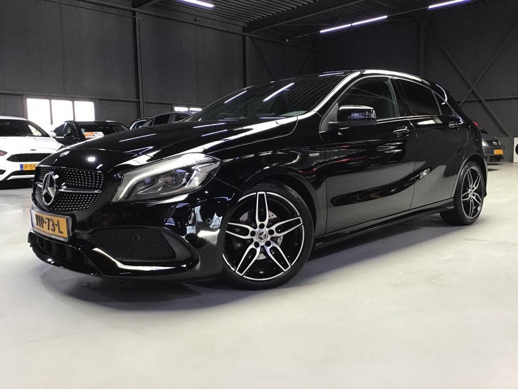 Mercedes-Benz A-KLASSE 180 Ambition I AMG Edition I 18inch I, Voorwielaandrijving, Gebruikt, 4 cilinders, Lichtsensor