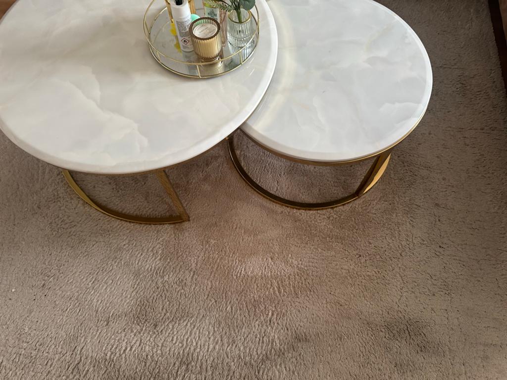 Set van 2 ronde salontafels met marmerlook en goudkleurig on, Huis en Inrichting, Tafels | Salontafels, Rond, Zo goed als nieuw
